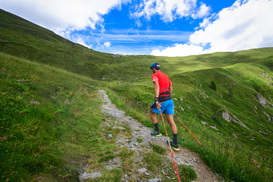 Palos de trekking: para qué sirven y por qué son útiles